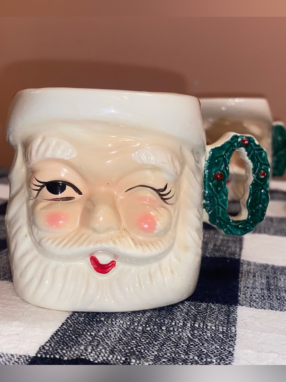 COMMODORE Vintage Mid-Century Ceramic“NOEL” Winking Santa Small Mug Set (4) - Picture 7 of 16